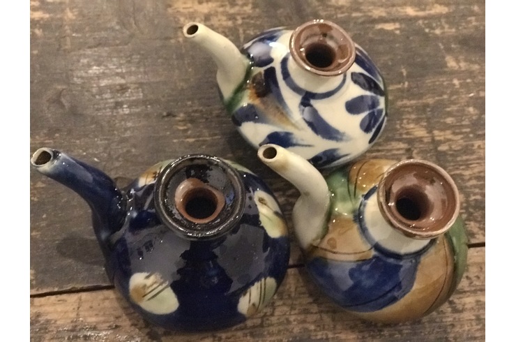 やちむんのお猪口で日本酒いかがですか？う豪徳寺うつわのわ田 | 酒器